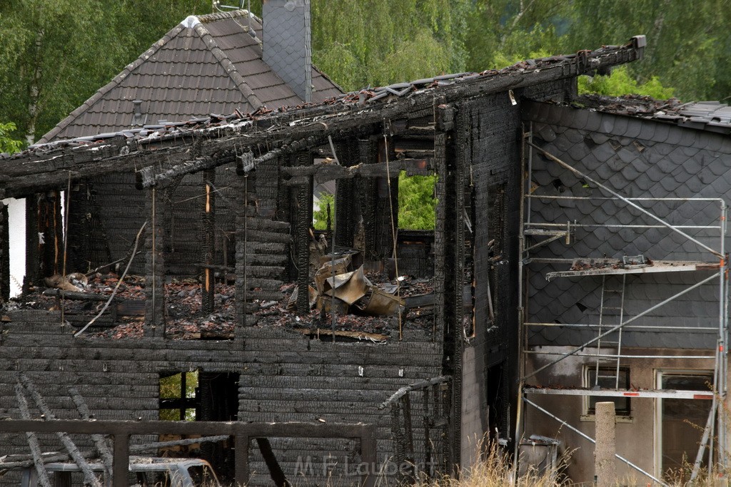 Schwerer Brand in Einfamilien Haus Roesrath Rambruecken P172.JPG - Miklos Laubert